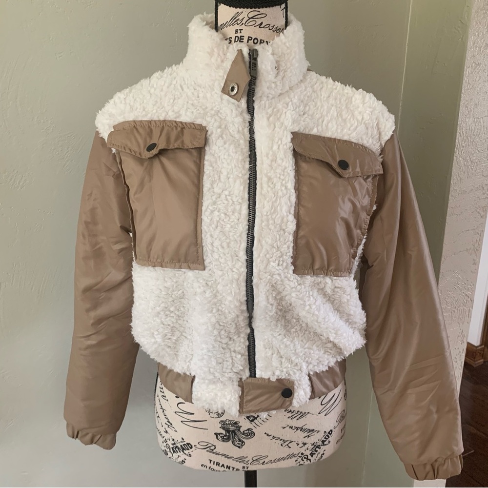 Boo Hoo faux fur trimmed cropped bomber jacket Size 8